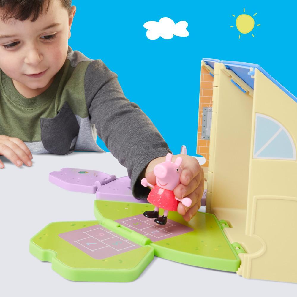 Peppa Pig Peppas Pop-Open Playgroup Playset - Image 3